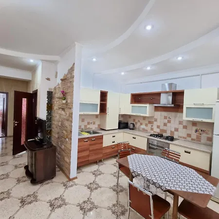 Lev Tolstoi Street New Grand Apartment